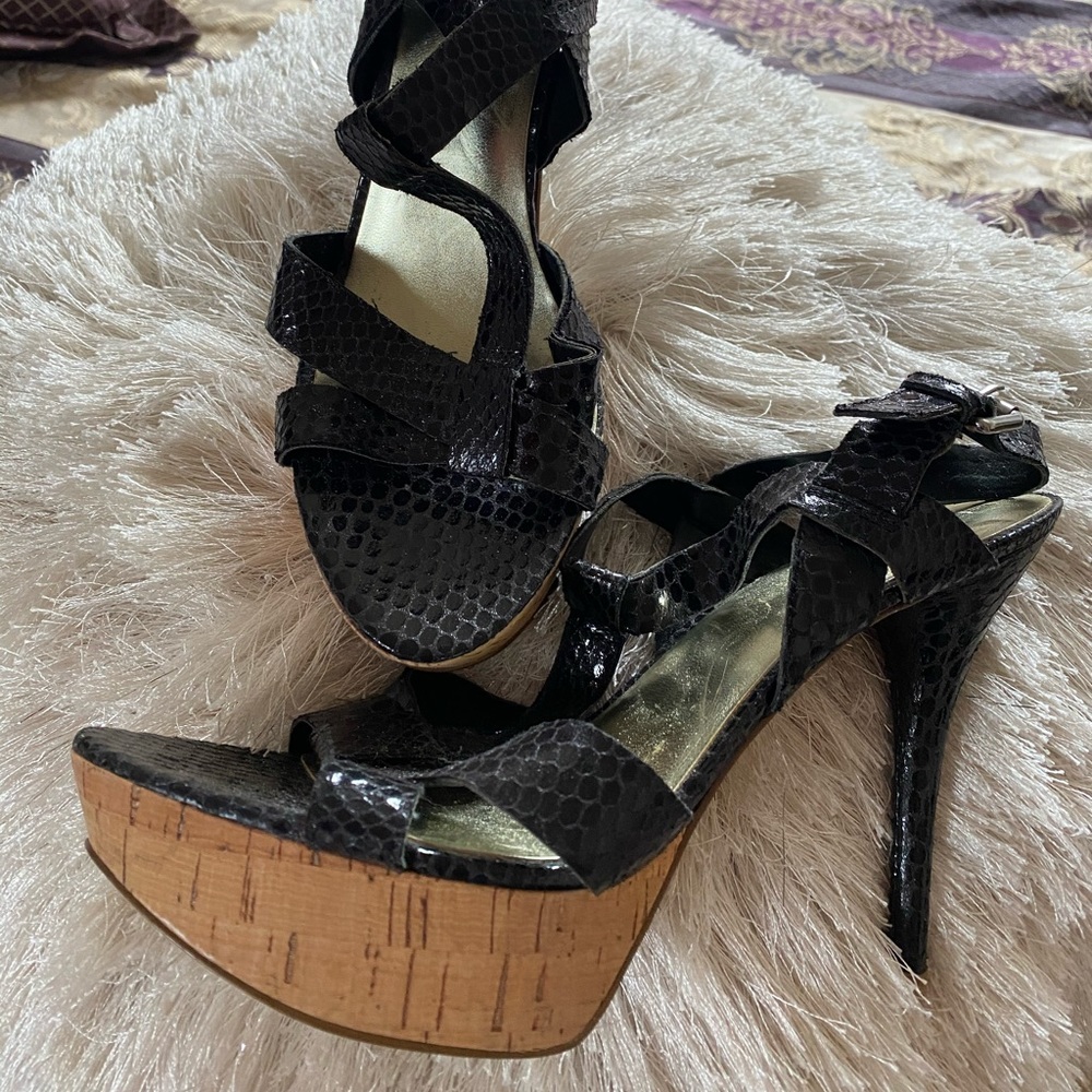 Ladies strap heeled sandals